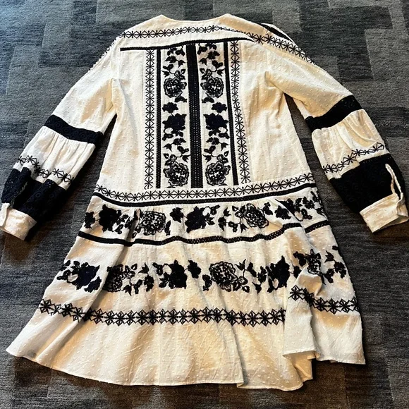 Tory Burch embroidered Gabriela dress size 4 rare find! With slip. - Picture 4 of 9